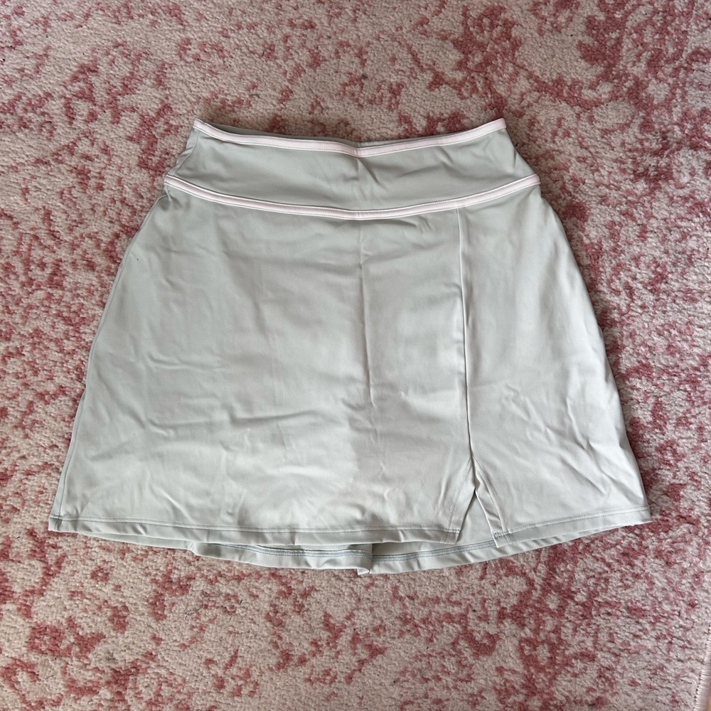 Gilly Hicks (Hollister) “Go Energize” athletic skirt with built in shorts.